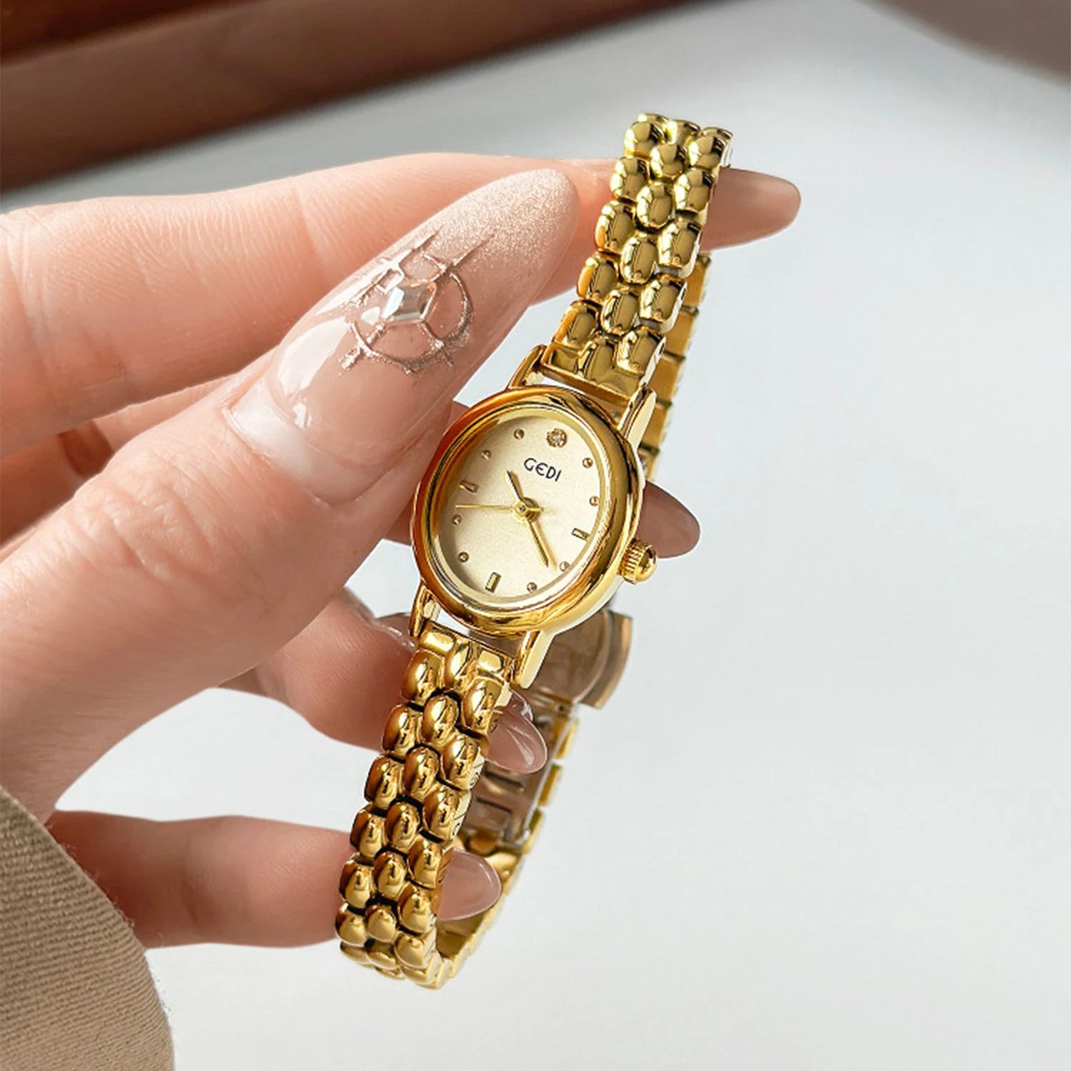 Luxury Watch Index - 女性用オリジナル高級ブランド腕時計、レトロなゴールデンオーバルダイヤルスチールストリッププレミアムクォーツ女性用腕時計プロモーション、ギフト