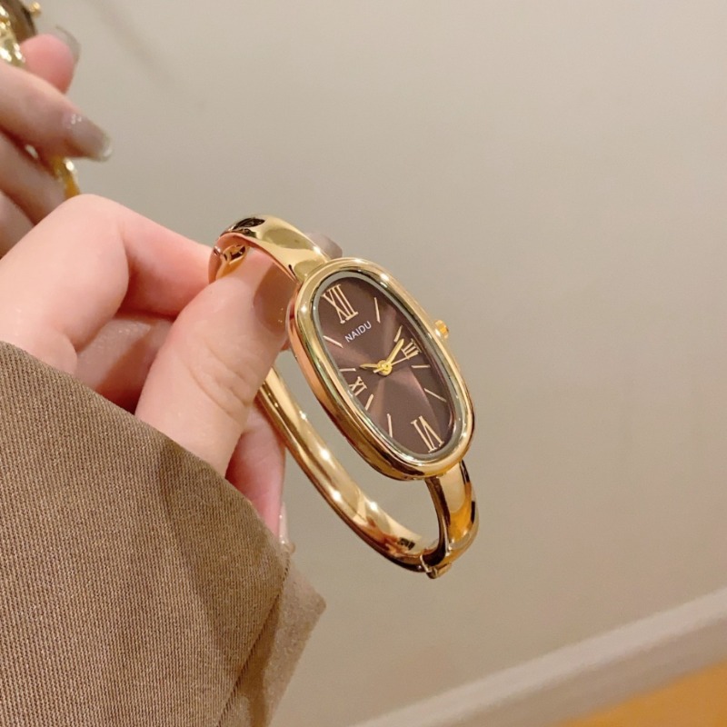 トップブランドの女性オーバルローマダイヤルクォーツ時計シンプ - Luxury Watch Index のレビューと価格