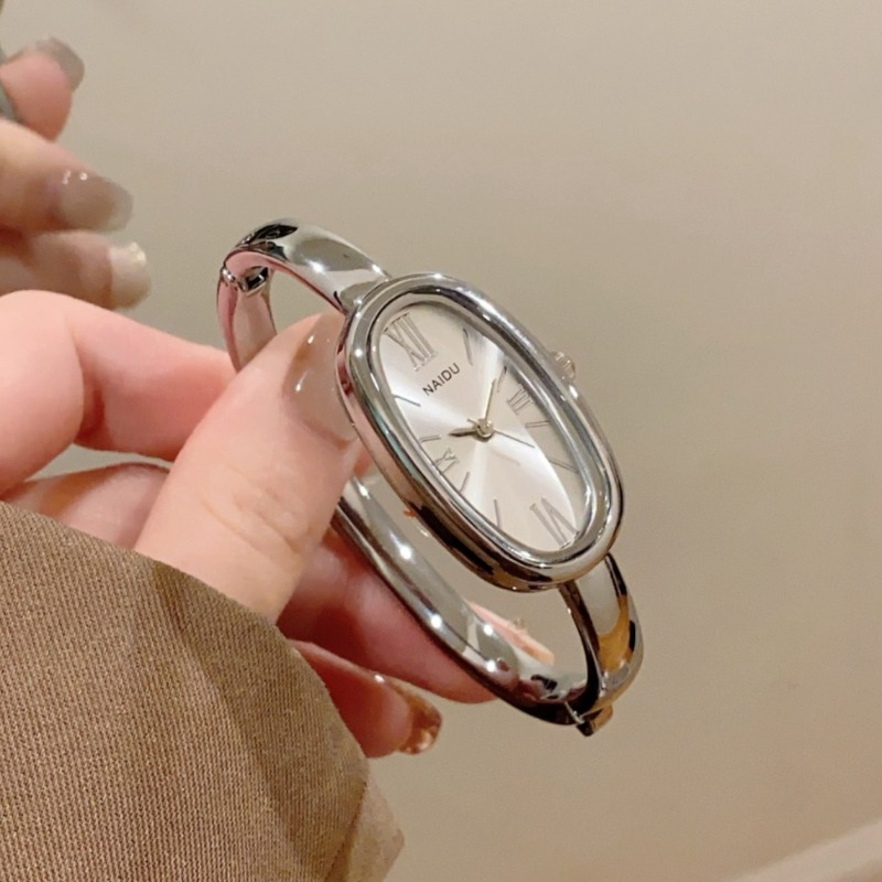 トップブランドの女性オーバルローマダイヤルクォーツ時計シンプ - Luxury Watch Index のレビューと価格
