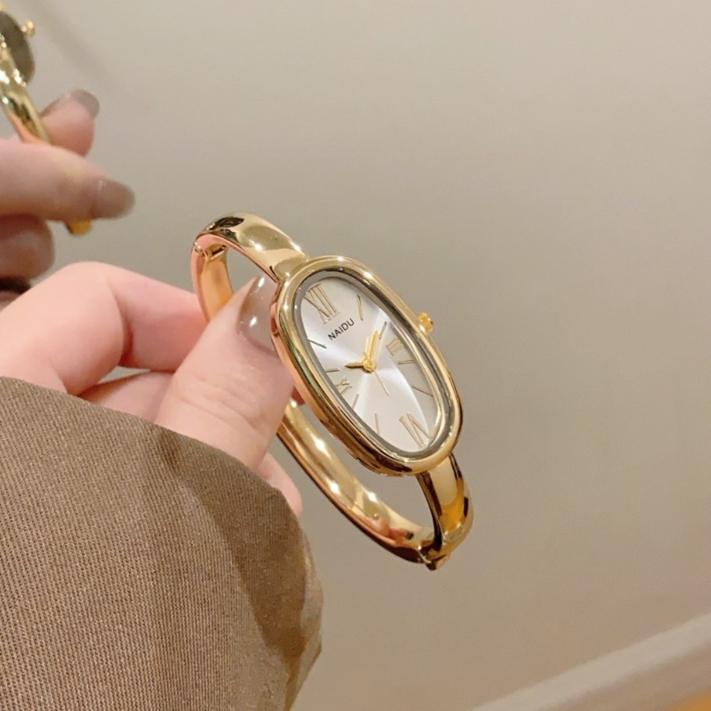 トップブランドの女性オーバルローマダイヤルクォーツ時計シンプ - Luxury Watch Index のレビューと価格