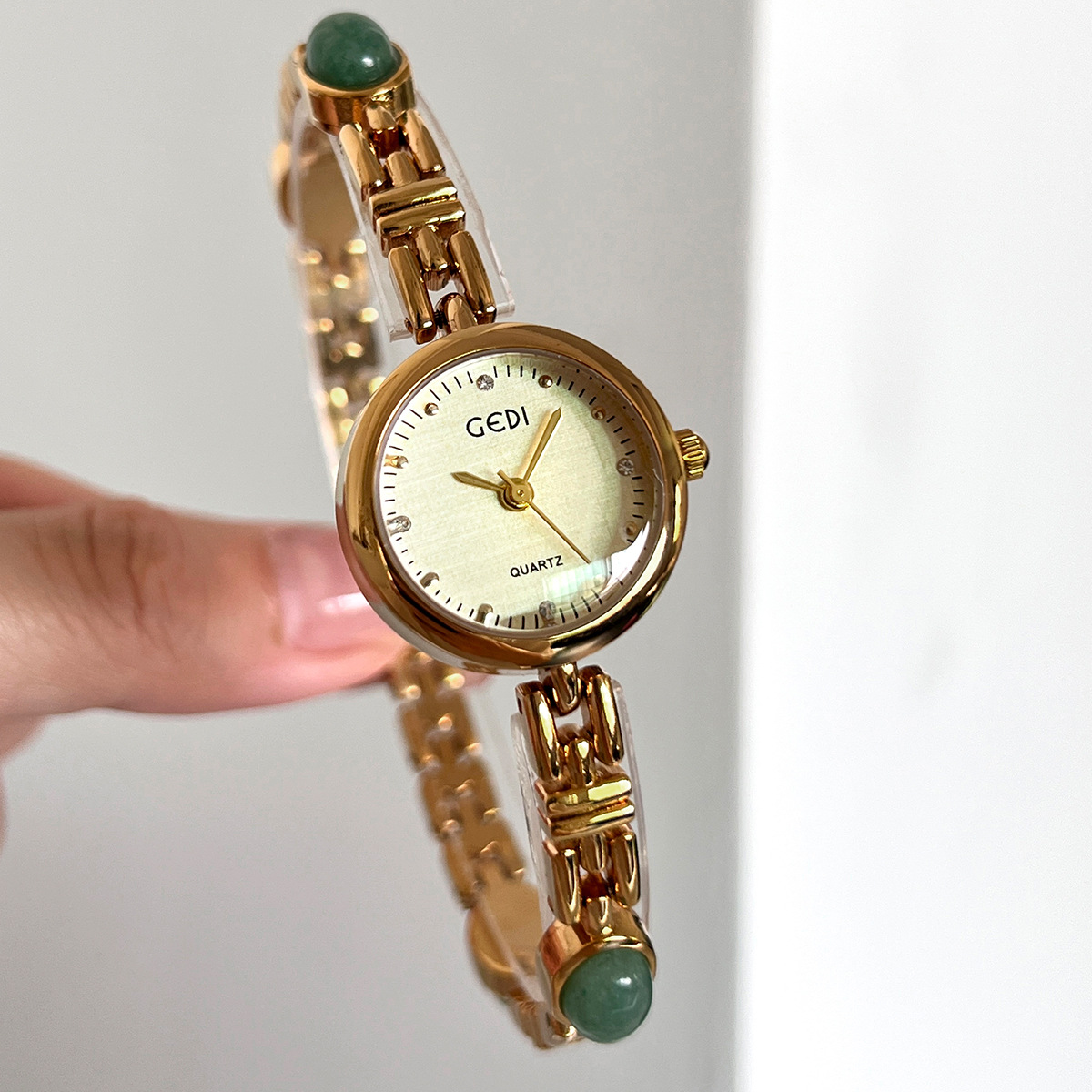 GEDI 高級ゴールド女性用腕時計天然グリーン翡翠ブレスレッ - Luxury Watch Green Dial のレビューと価格