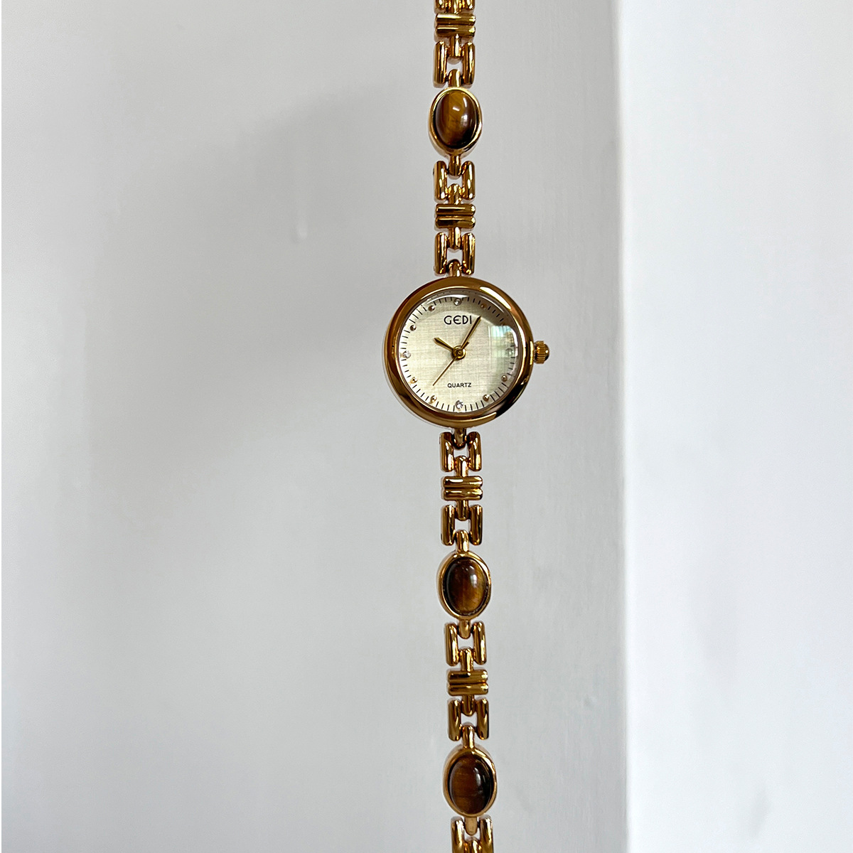 GEDI 高級ゴールド女性用腕時計天然グリーン翡翠ブレスレッ - Luxury Watch Green Dial のレビューと価格