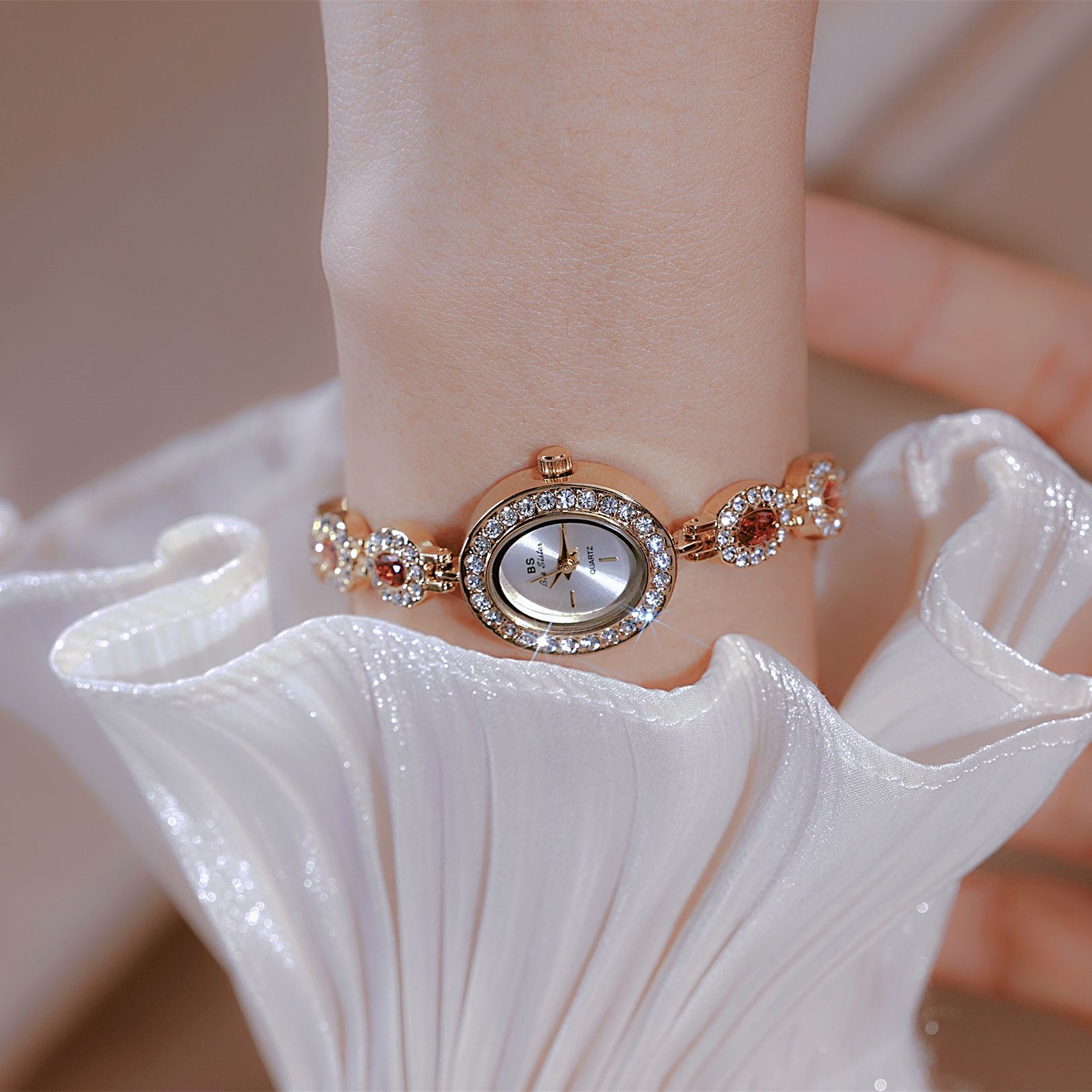 UTHAI 新しい女性チェーンウォッチライト高級ブランドアン - Luxury Watch Index のレビューと価格